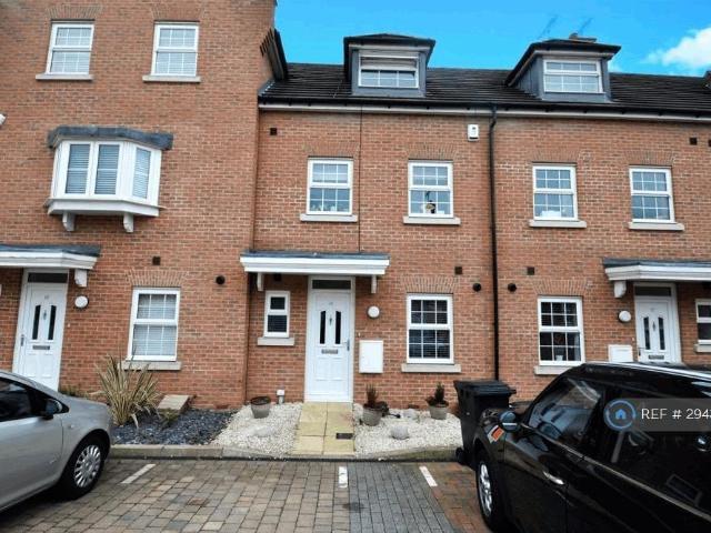 4 bedroom semi detached house to rent