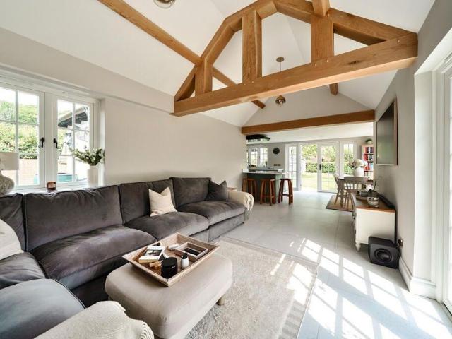4 bedroom semi detached house to rent