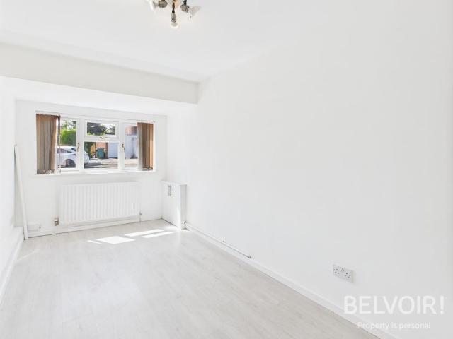 4 bedroom semi detached house to rent
