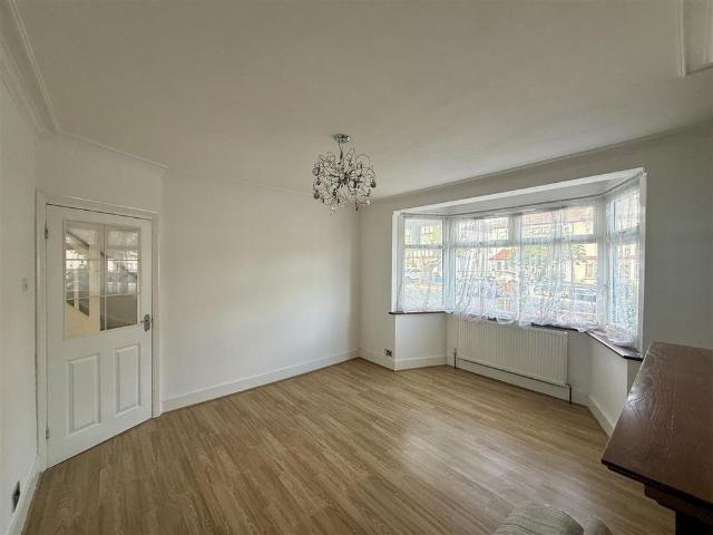 4 bedroom semi detached house to rent