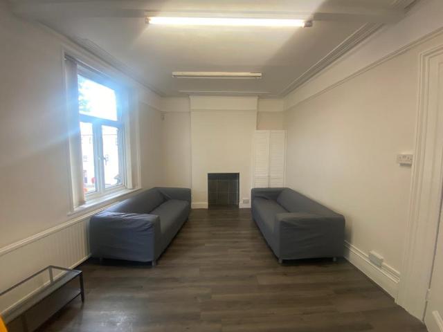 4 bedroom semi detached house to rent