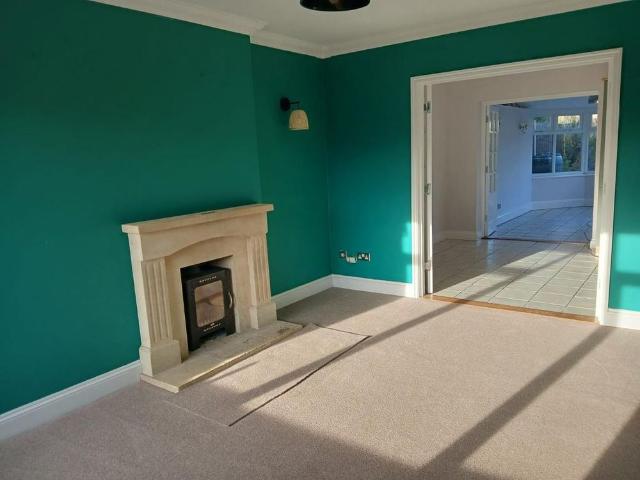 4 bedroom semi detached house to rent