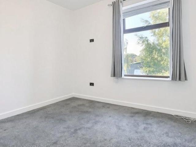 4 bedroom semi detached house to rent