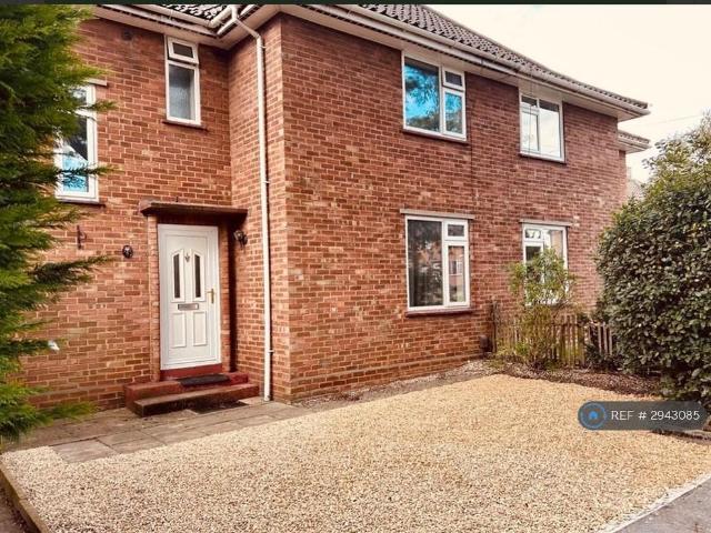 4 bedroom semi detached house to rent