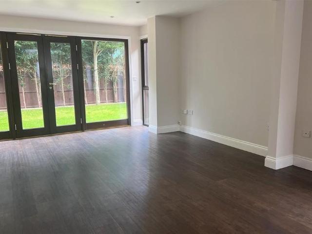 4 bedroom semi detached house to rent