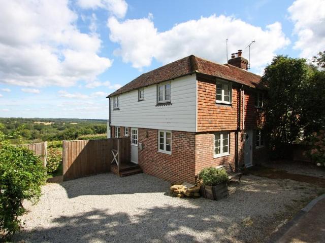 4 bedroom semi detached house to rent