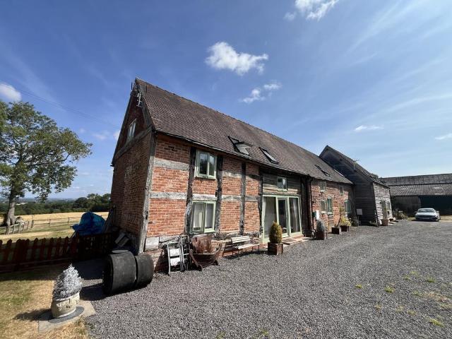 4 bedroom semi detached house to rent