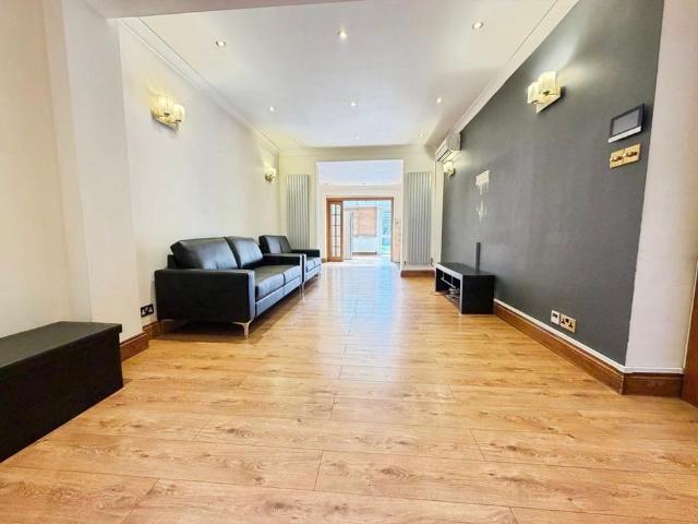 4 bedroom semi detached house to rent