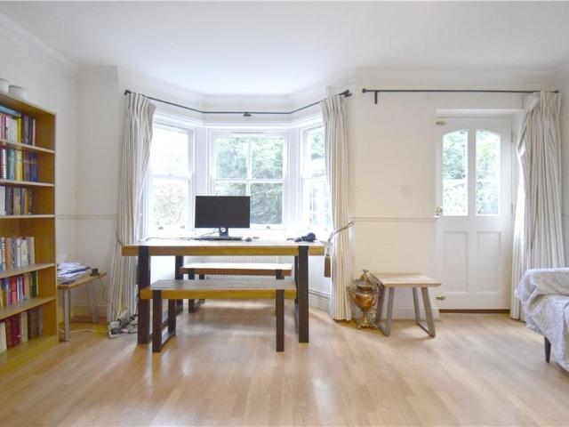 4 bedroom semi detached house to rent