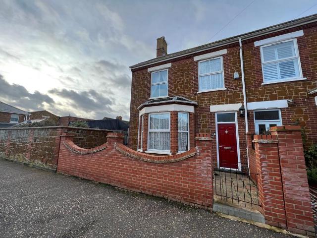 4 bedroom semi detached house to rent