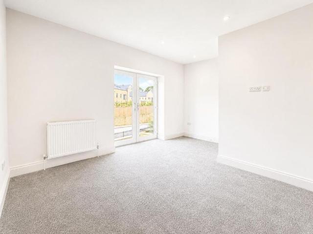 4 bedroom semi detached house to rent