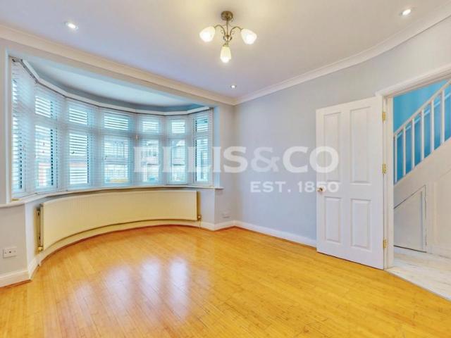 4 bedroom semi detached house to rent