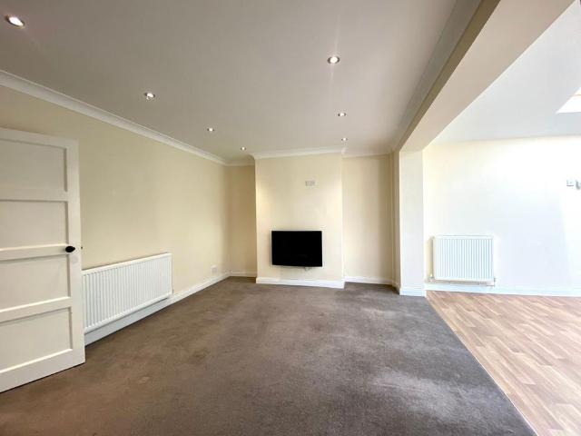 4 bedroom semi detached house to rent