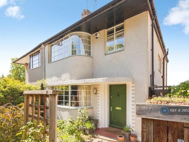 4 bedroom semi detached house to rent