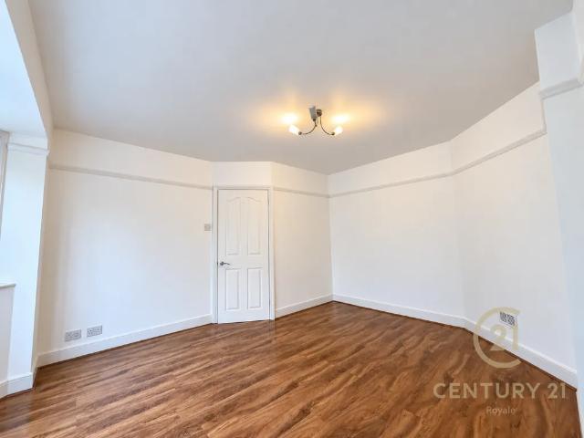 4 bedroom semi detached house to rent