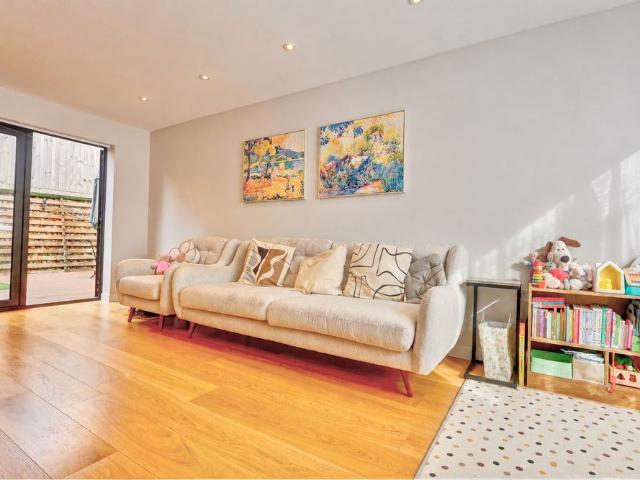 4 Bedroom Semi Detached House To Rent