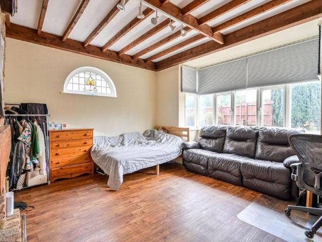 4 bedroom semi detached house to rent