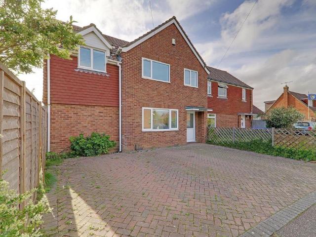 4 bedroom semi detached house to rent