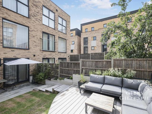 4 bedroom semi detached house to rent