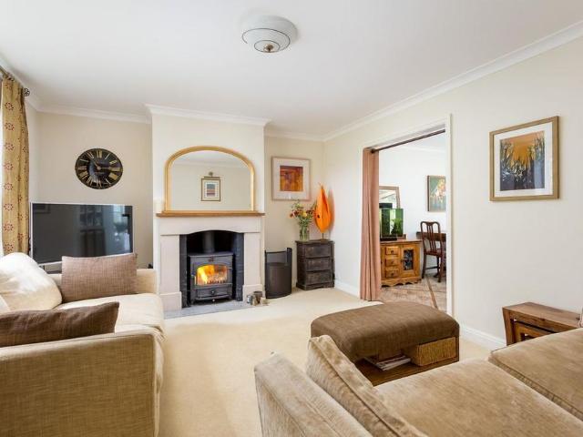 4 bedroom semi detached house to rent