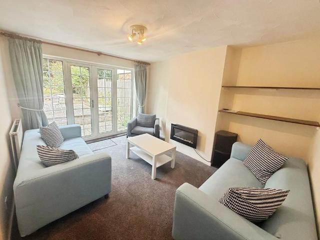 4 bedroom semi detached house to rent