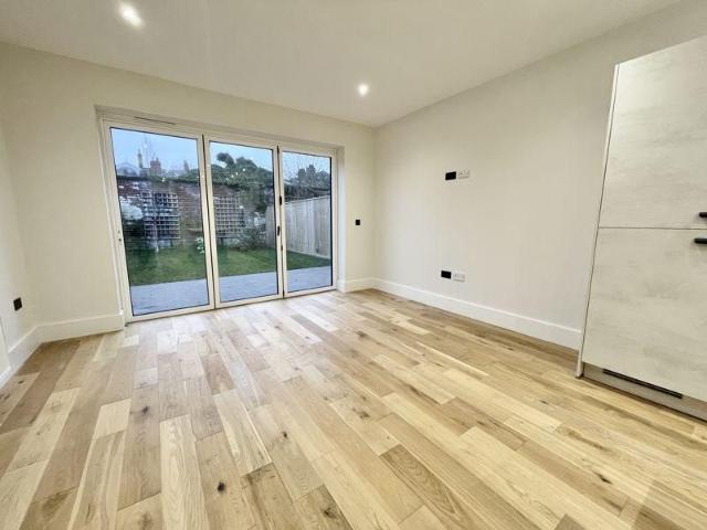 4 bedroom semi detached house to rent