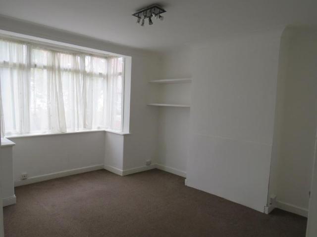 4 bedroom semi detached house to rent