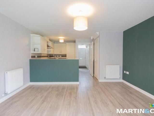 4 bedroom semi detached house to rent