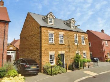 4 bedroom semi detached house to rent