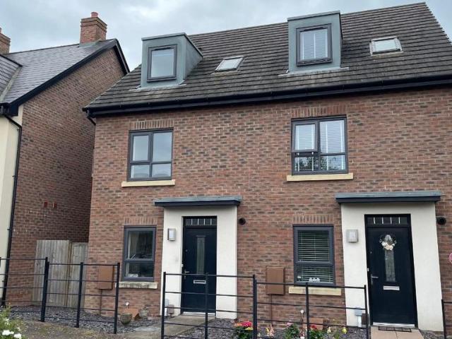 4 bedroom semi detached house to rent