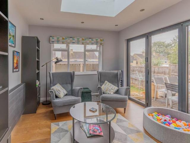 4 bedroom semi detached house to rent