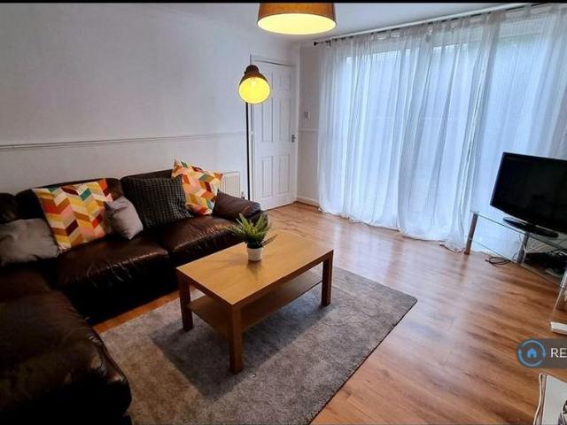 4 bedroom semi detached house to rent