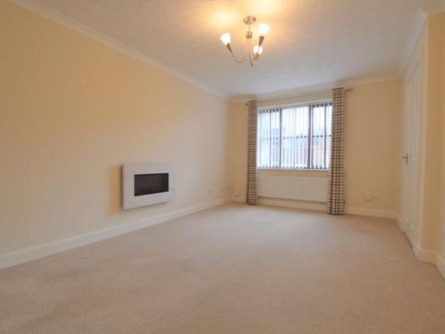 4 bedroom semi detached house to rent
