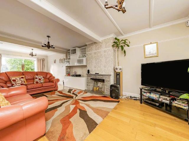 4 bedroom semi detached house to rent