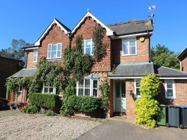 4 bedroom semi detached house to rent