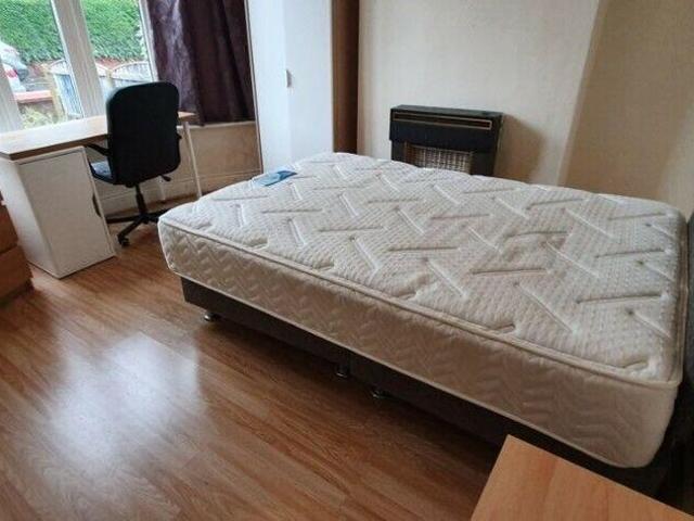 4 bedroom semi detached house to rent