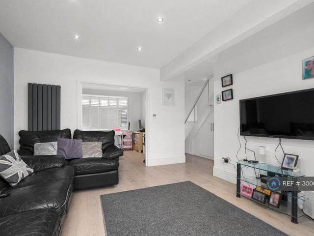 4 bedroom semi detached house to rent