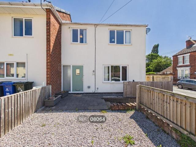 4 bedroom semi detached house to rent