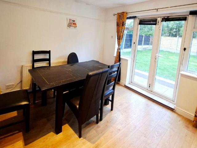 4 bedroom semi detached house to rent