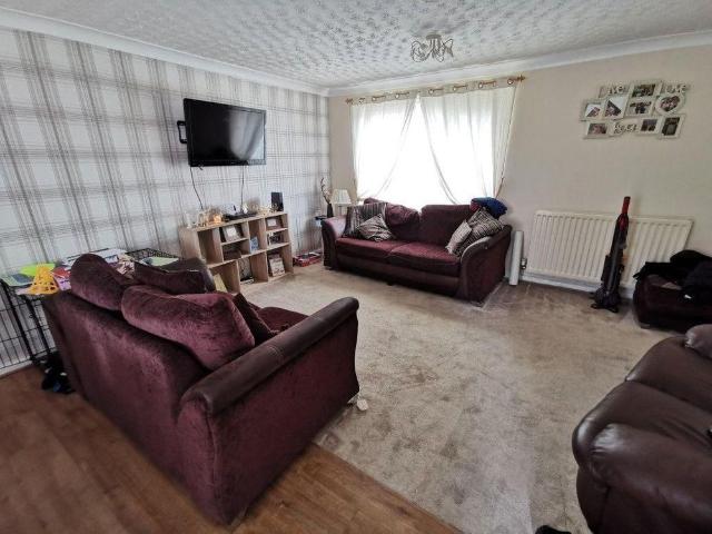 4 bedroom semi detached house to rent