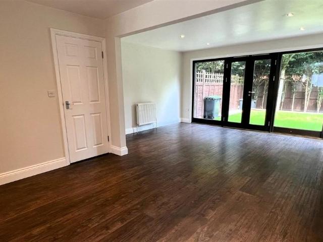 4 bedroom semi detached house to rent