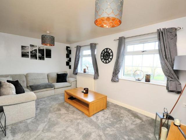 4 bedroom semi detached house to rent