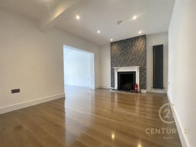 4 bedroom semi detached house to rent