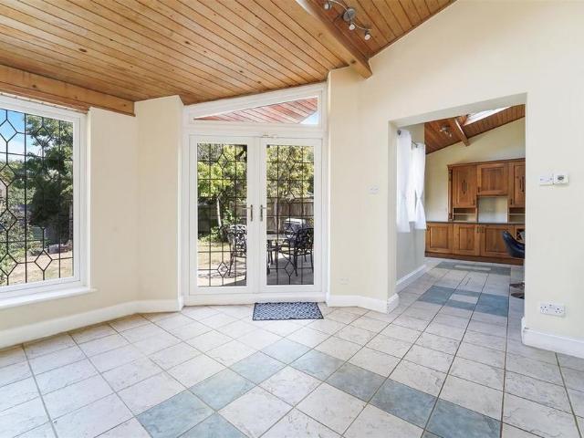 4 bedroom semi detached house to rent