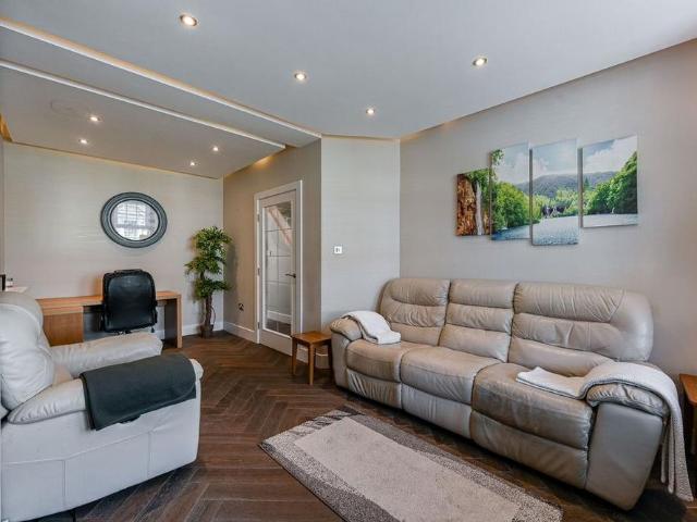4 bedroom semi detached house to rent