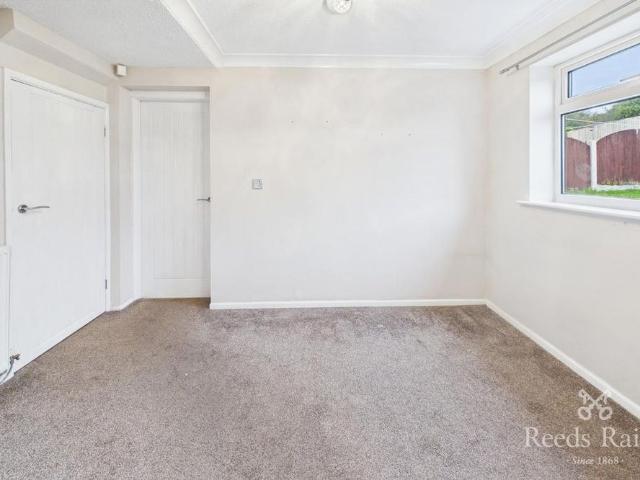 4 bedroom semi detached house to rent