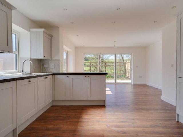 4 bedroom semi detached house to rent