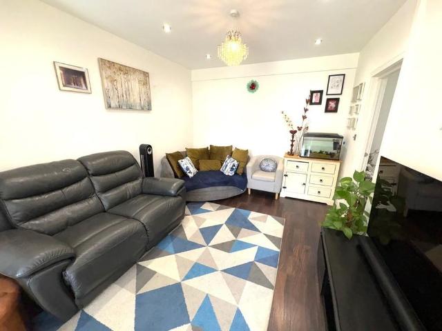 4 bedroom semi detached house to rent