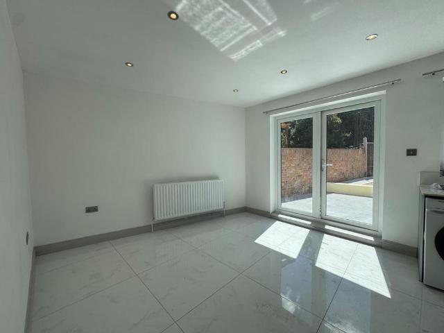 4 bedroom semi detached house to rent
