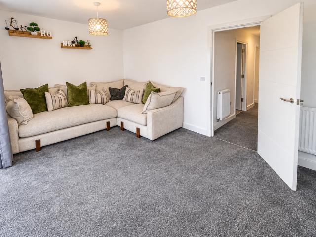 4 bedroom semi detached house to rent